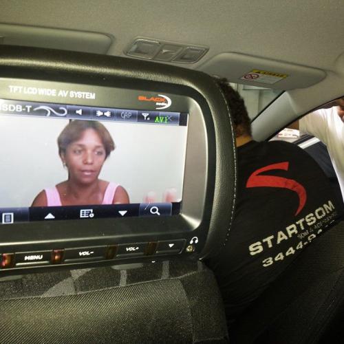 Central Multimídia e Tela Encosto de Cabeça