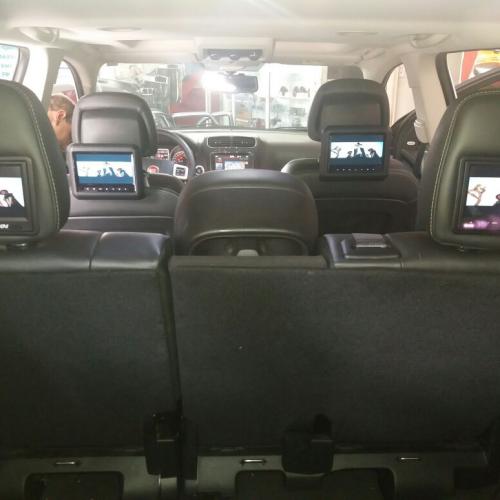 Tela de sobrepor ao encosto de cabeça com dvd, usb e cartão de memória